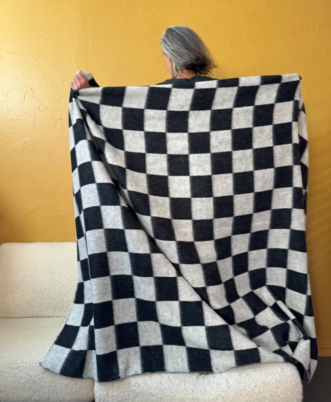 Blacksaw :: Crosby Blk/Ivory Heirloom Blanket