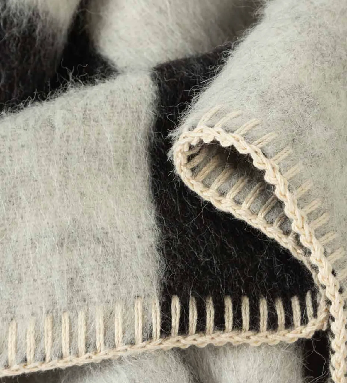 Blacksaw :: Crosby Blk/Ivory Heirloom Blanket