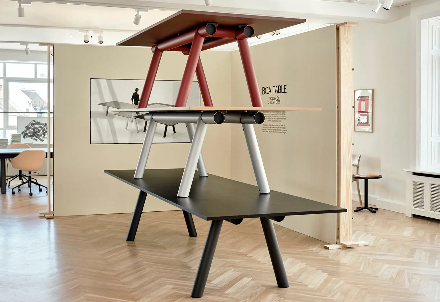 Boa Table, Medium