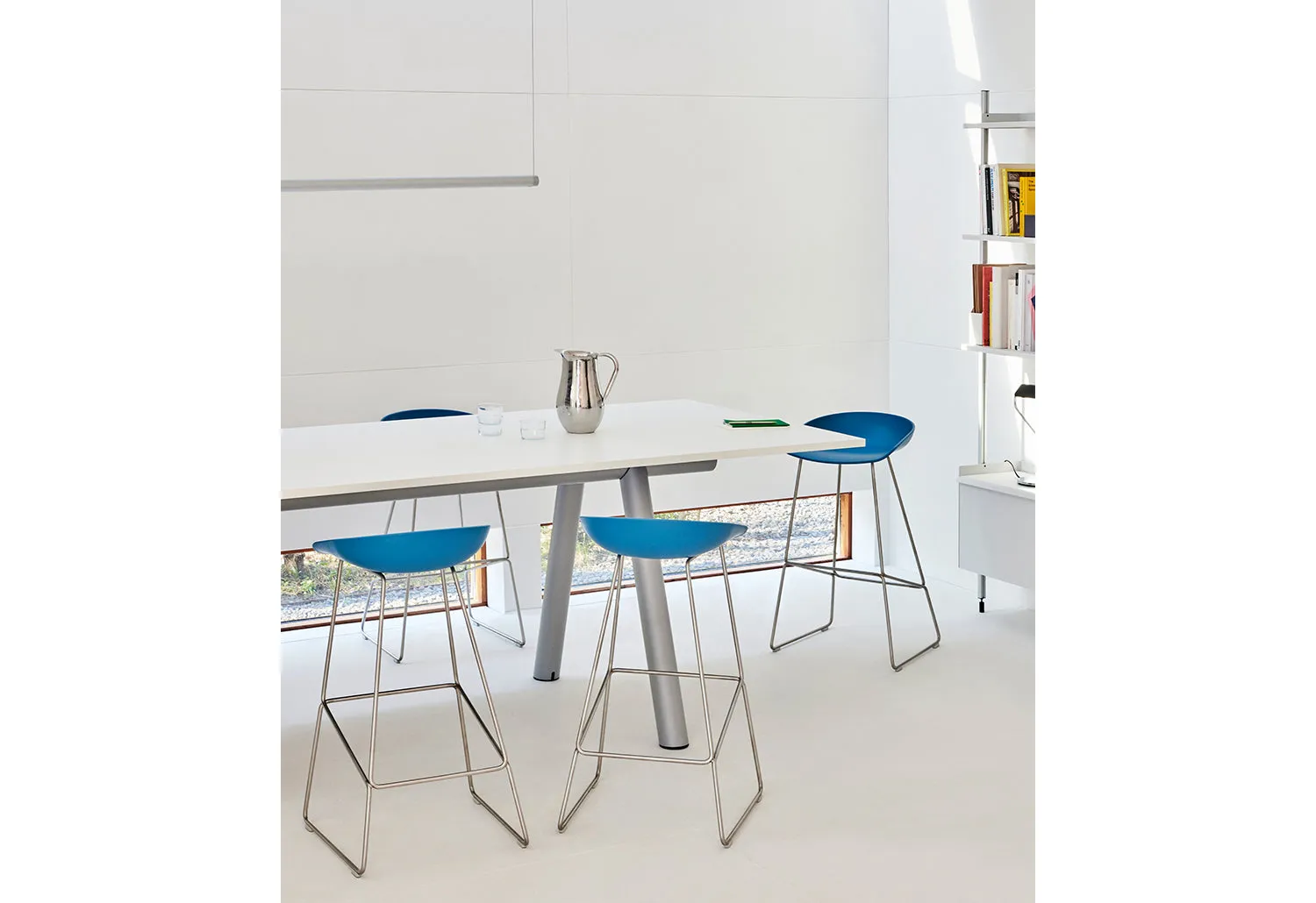 Boa Table, Medium