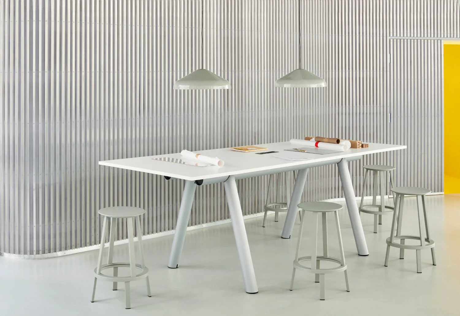 Boa Table, Medium